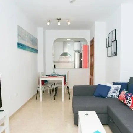 Διαμέρισμα Cosy Terrace Apartment Τορρεμολίνος
